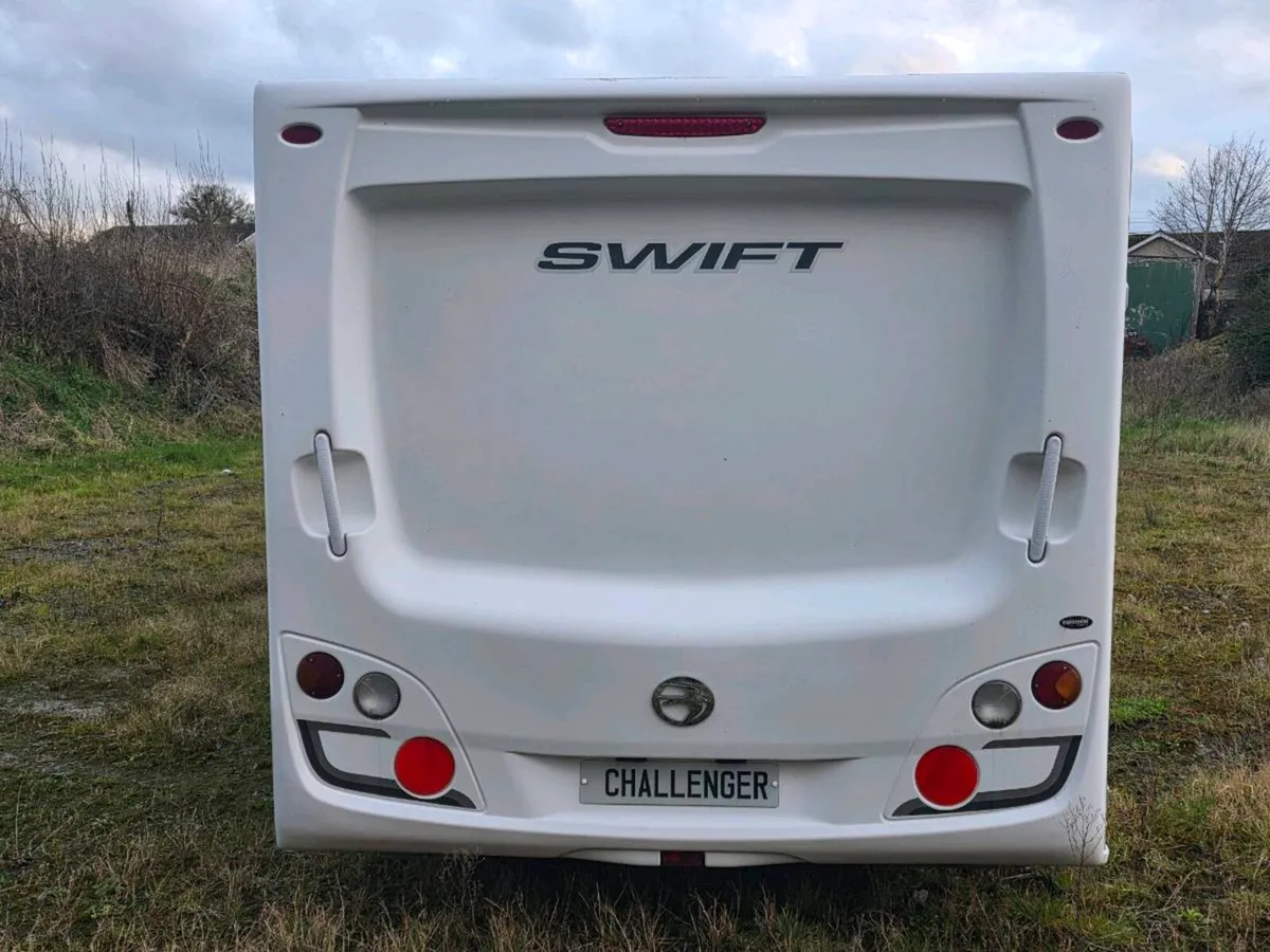 2010 SWIFT CHALLANGER 625 TWIN AXEL FIXED BEDS - Image 4
