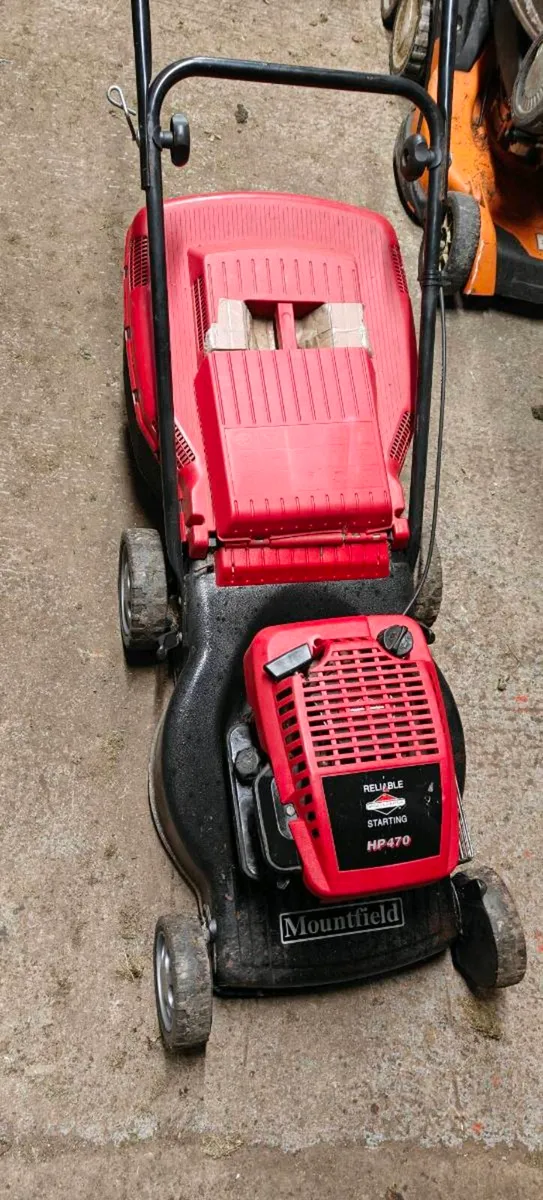Mountfield push lawnmower - Image 1