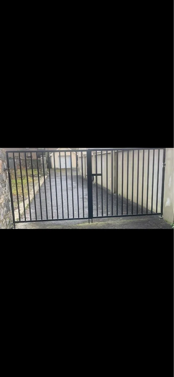 12ft galvanised and dipped gates - Image 1