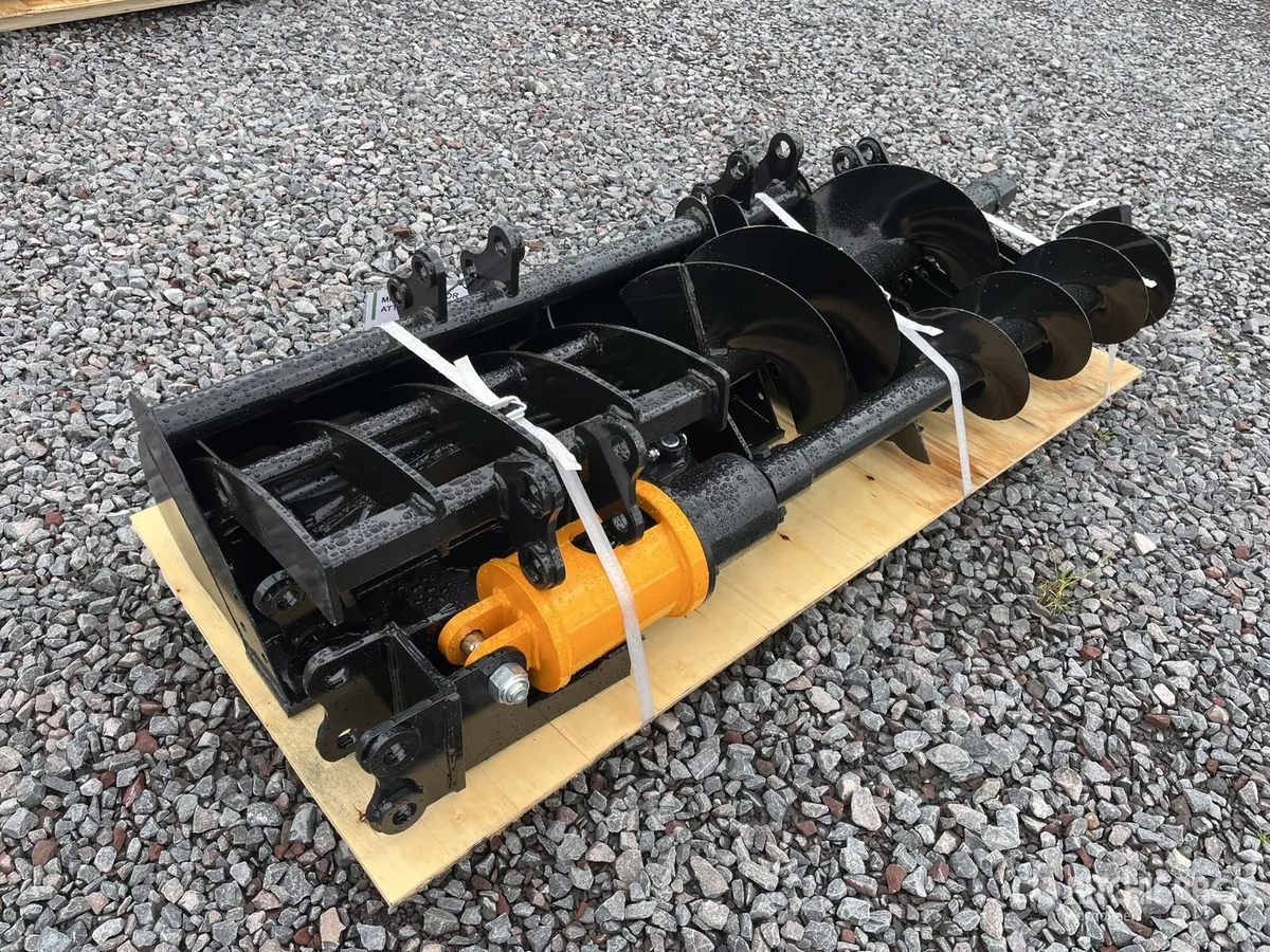 Mini Digger 1.5 Ton Diesel Full Attachments NO VAT - Image 2