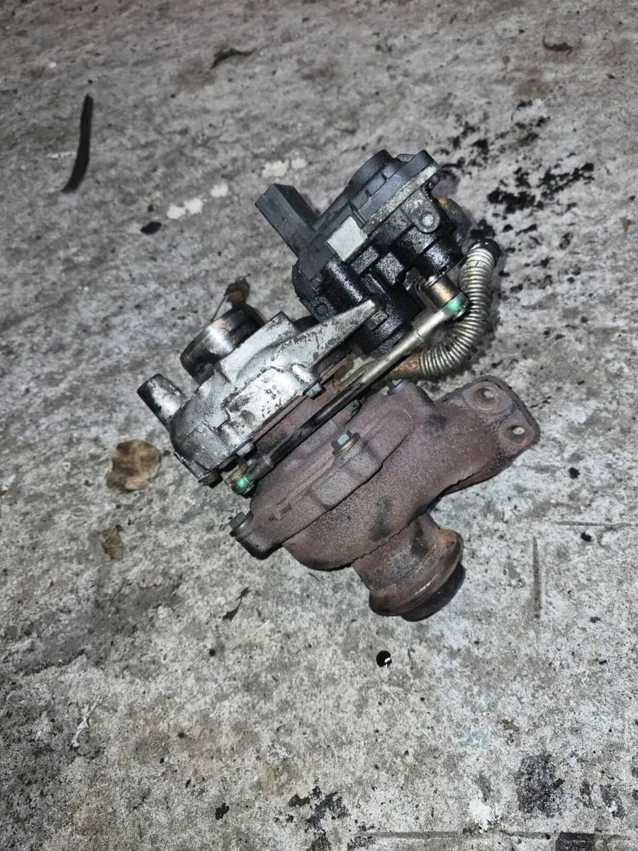 2019 Peugeot 3008 1.5hdi engine parts - Image 3