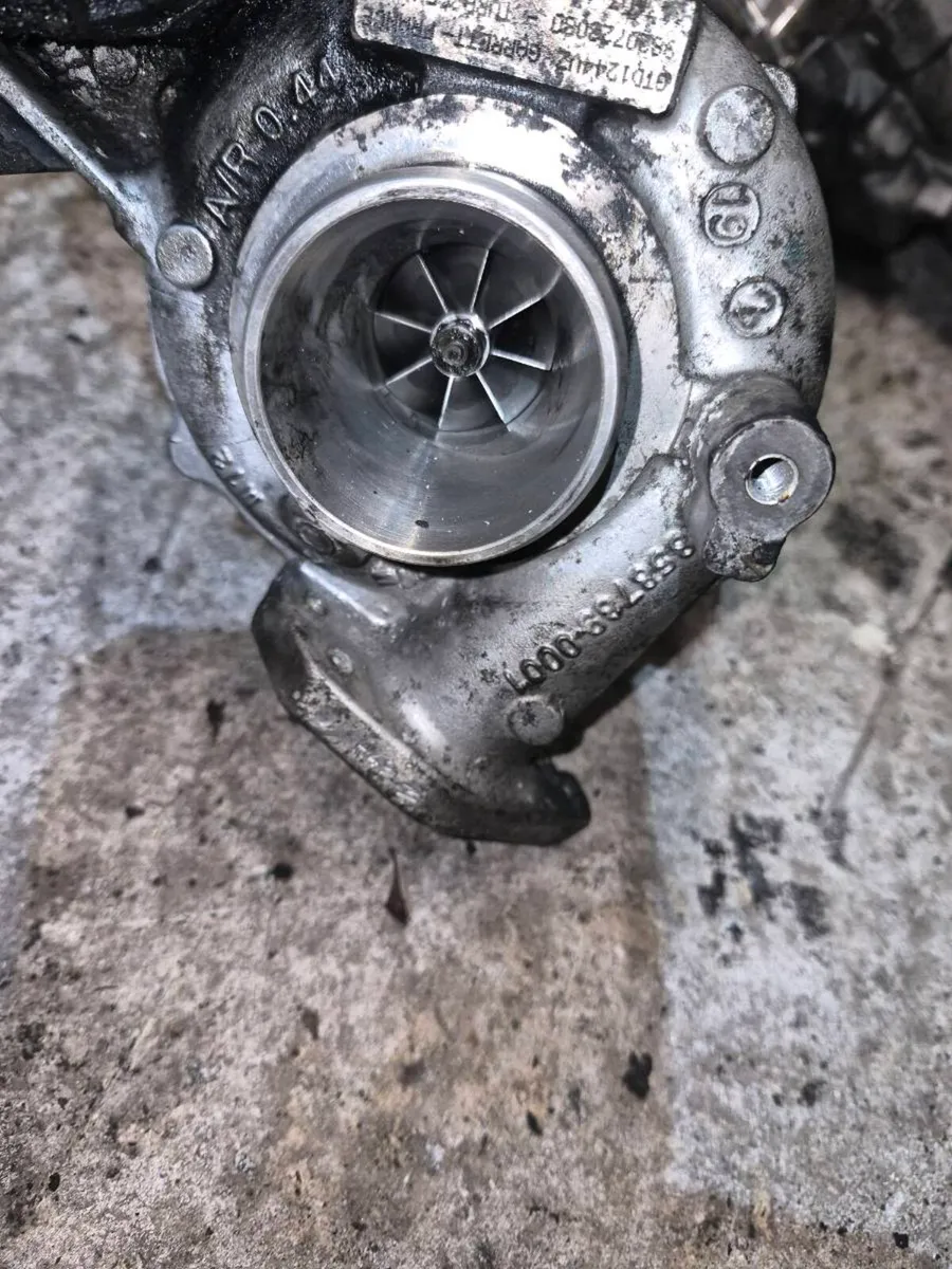 2019 Peugeot 3008 1.5hdi engine parts - Image 4