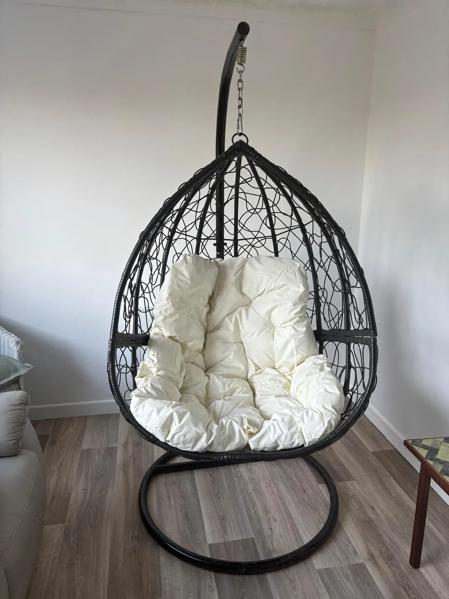 Hanging Egg Chair with Stand – Excellent Condition