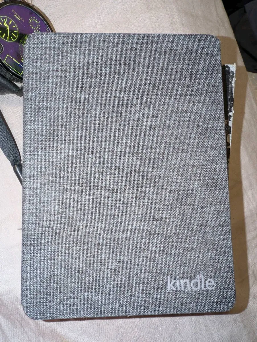 Amazon Kindle (newest gen) - Image 1
