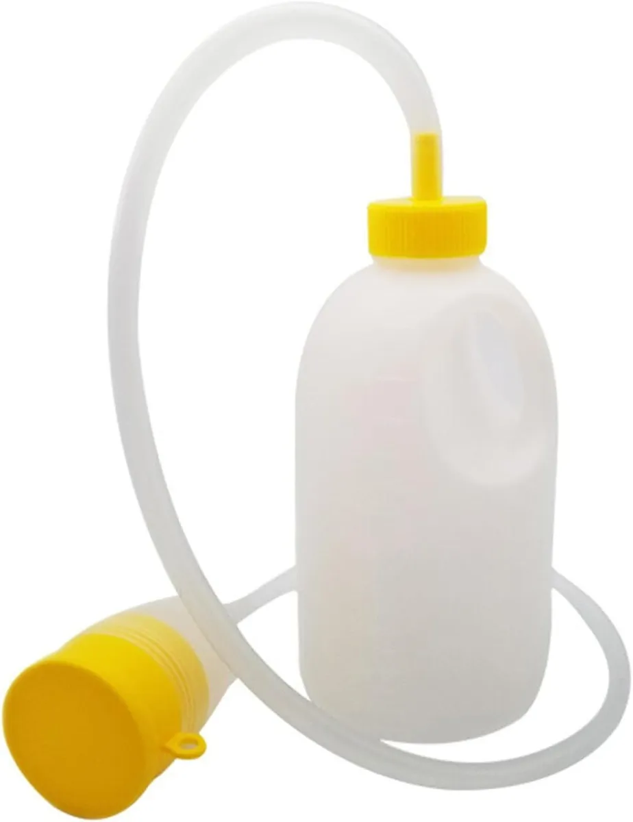 Portable Urinal Bottle Men 1700ml Spill Proof - Image 2