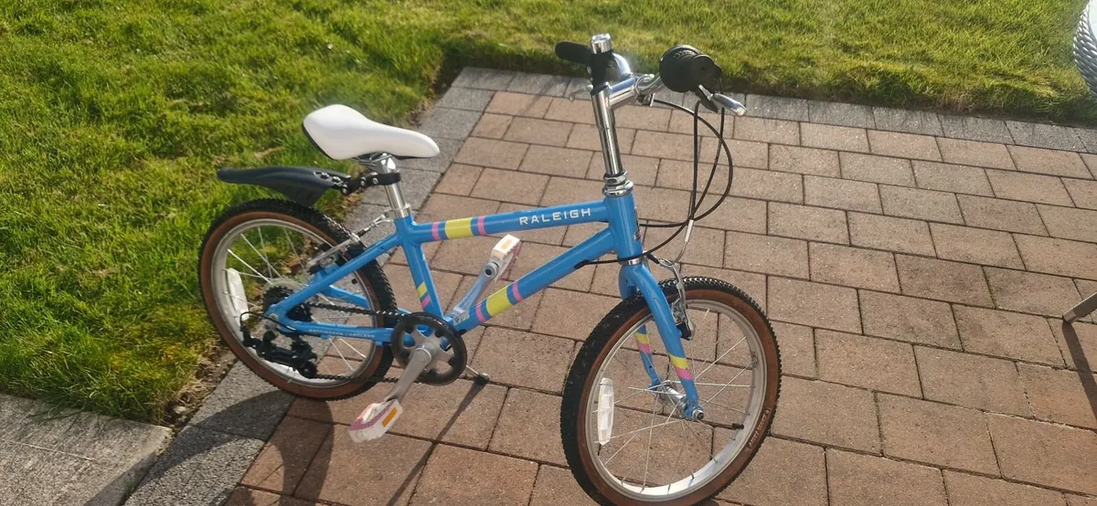 Girls Raleigh Bike - Image 4