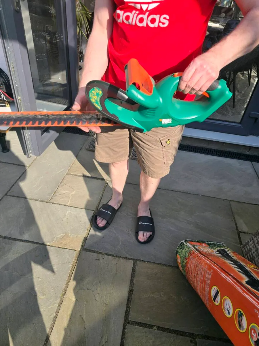 B&D Hedge Trimmer - Image 2