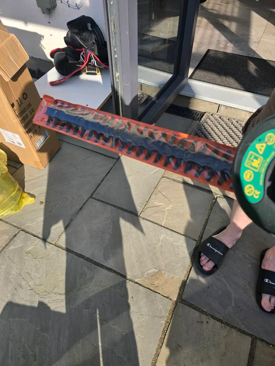 B&D Hedge Trimmer - Image 3