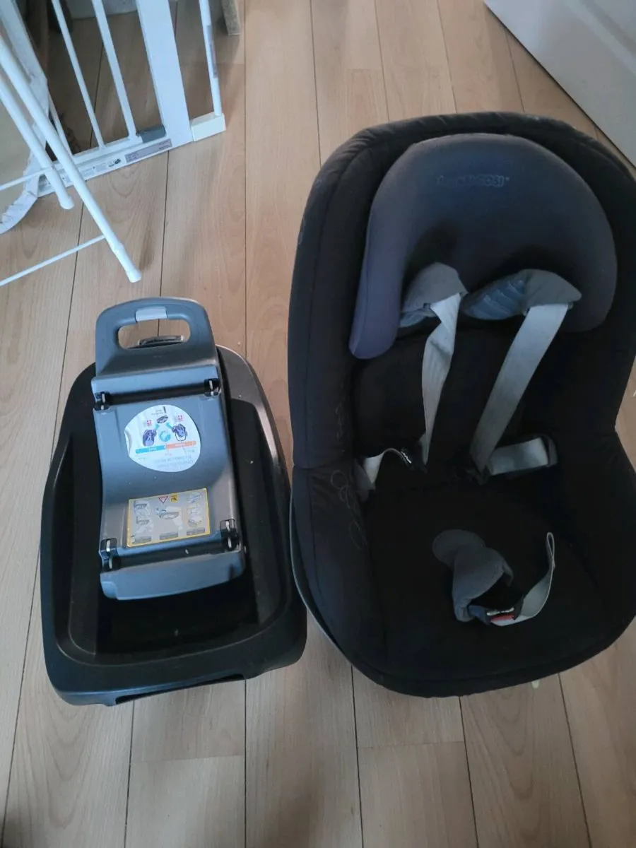 Maxi cosi baby seat with isofix - Image 2