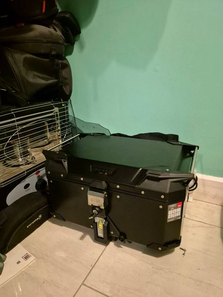 Givi trekker 58 litre top box - Image 1