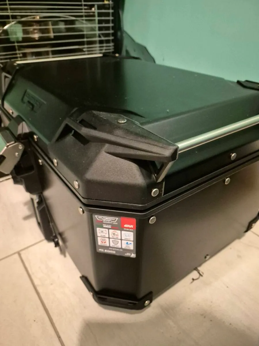Givi trekker 58 litre top box - Image 2