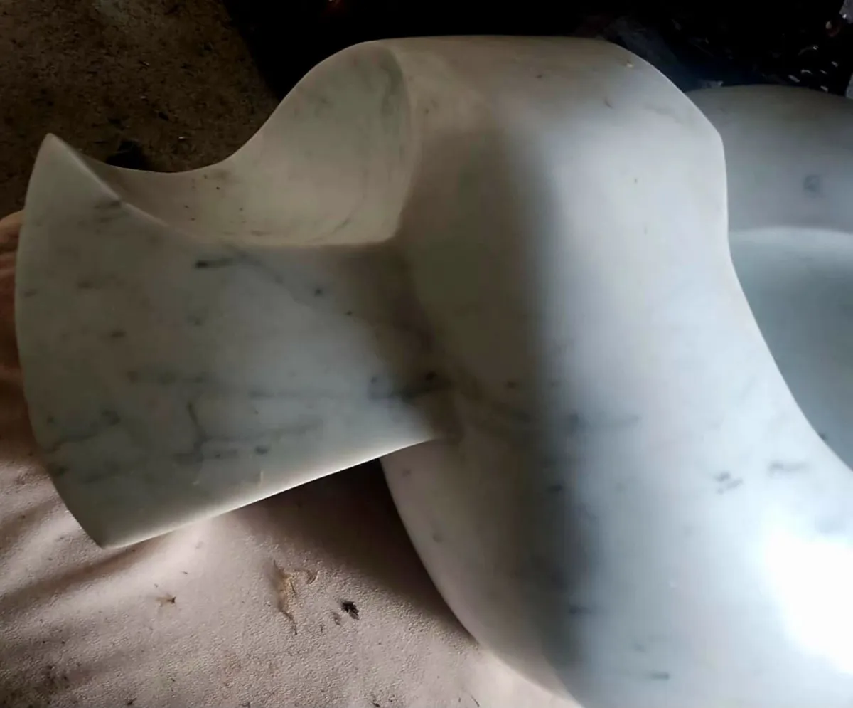 " ITALIAN MARBLE SCULPTURE ON CARVED PLINTH - Image 2