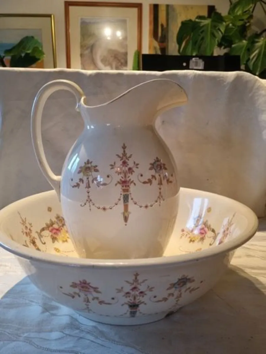 Vintage washing bowl and jug - Image 3