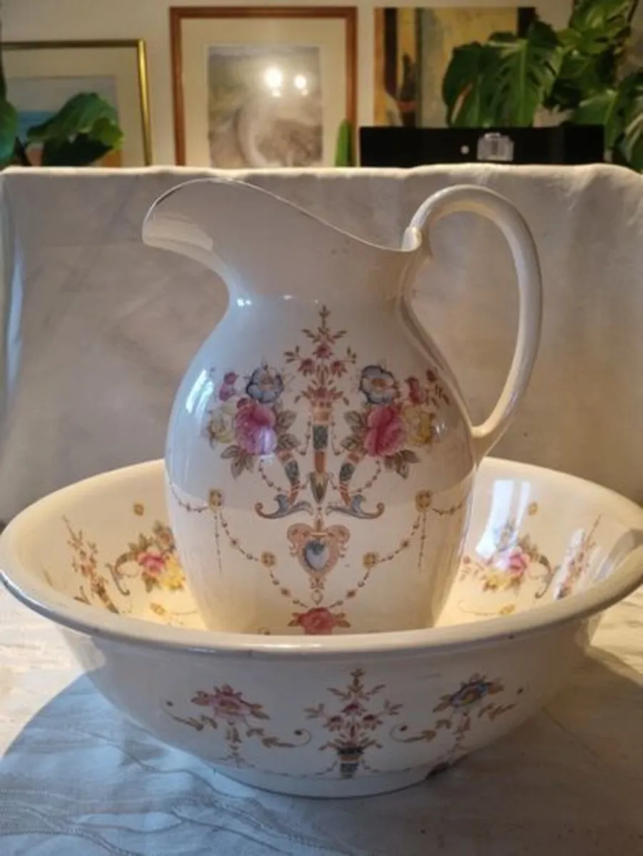 Vintage washing bowl and jug - Image 1