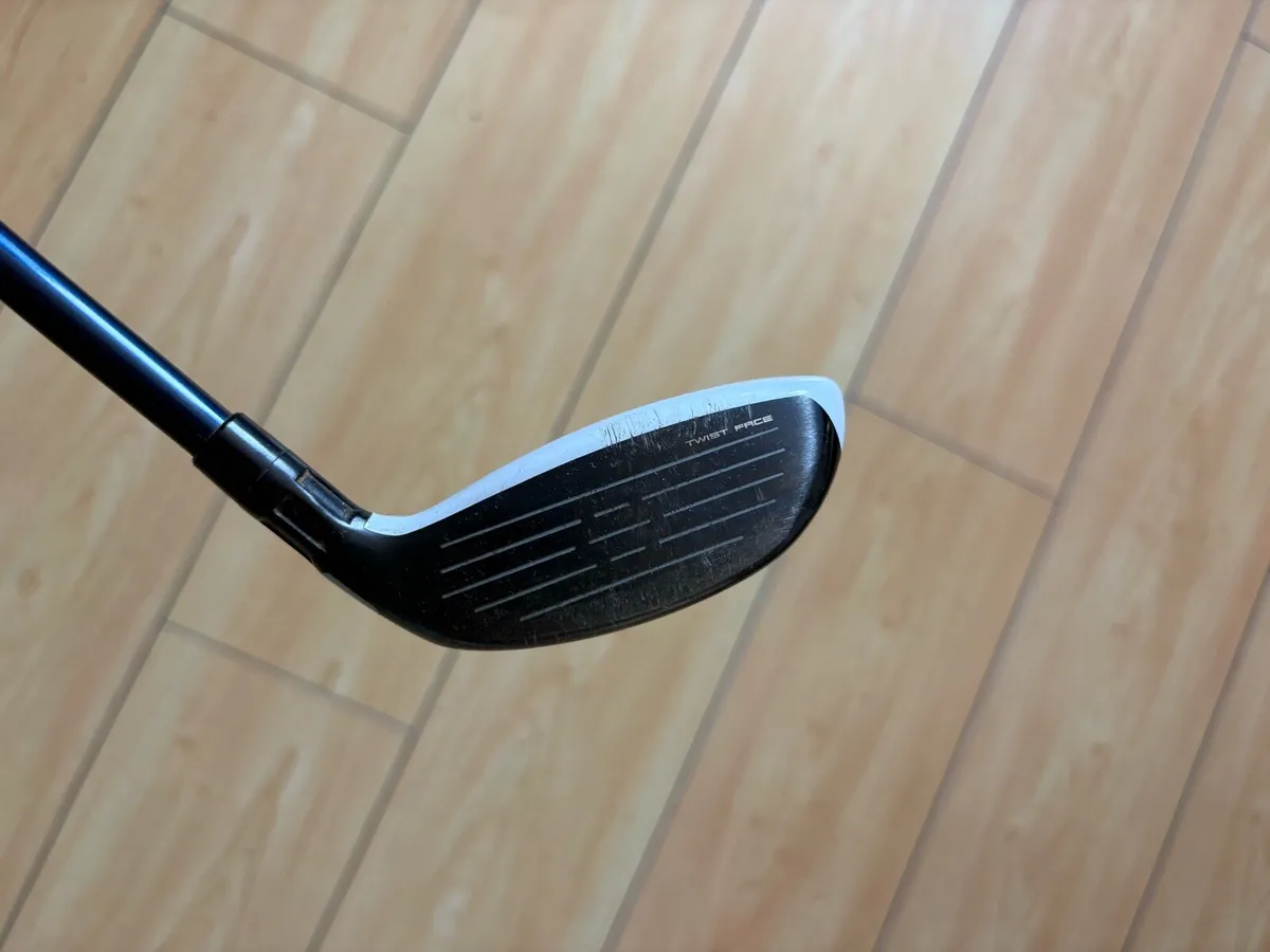 Left hand taylormade sim max rescue - Image 2