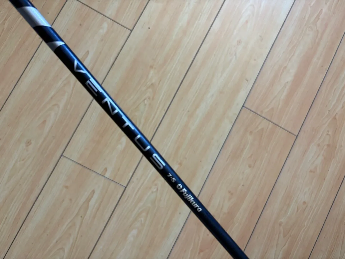 Left hand taylormade sim max rescue - Image 4