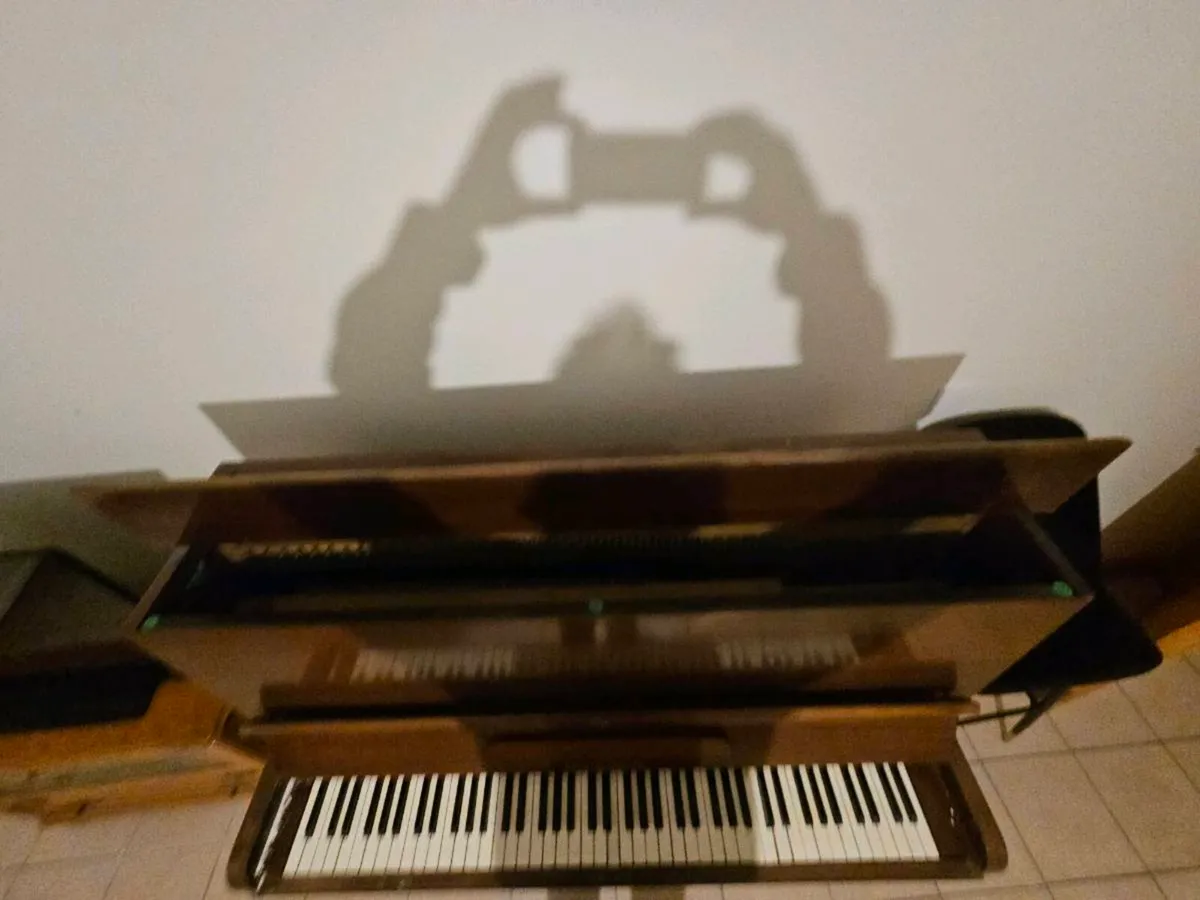 Piano Collingwood free - Image 1