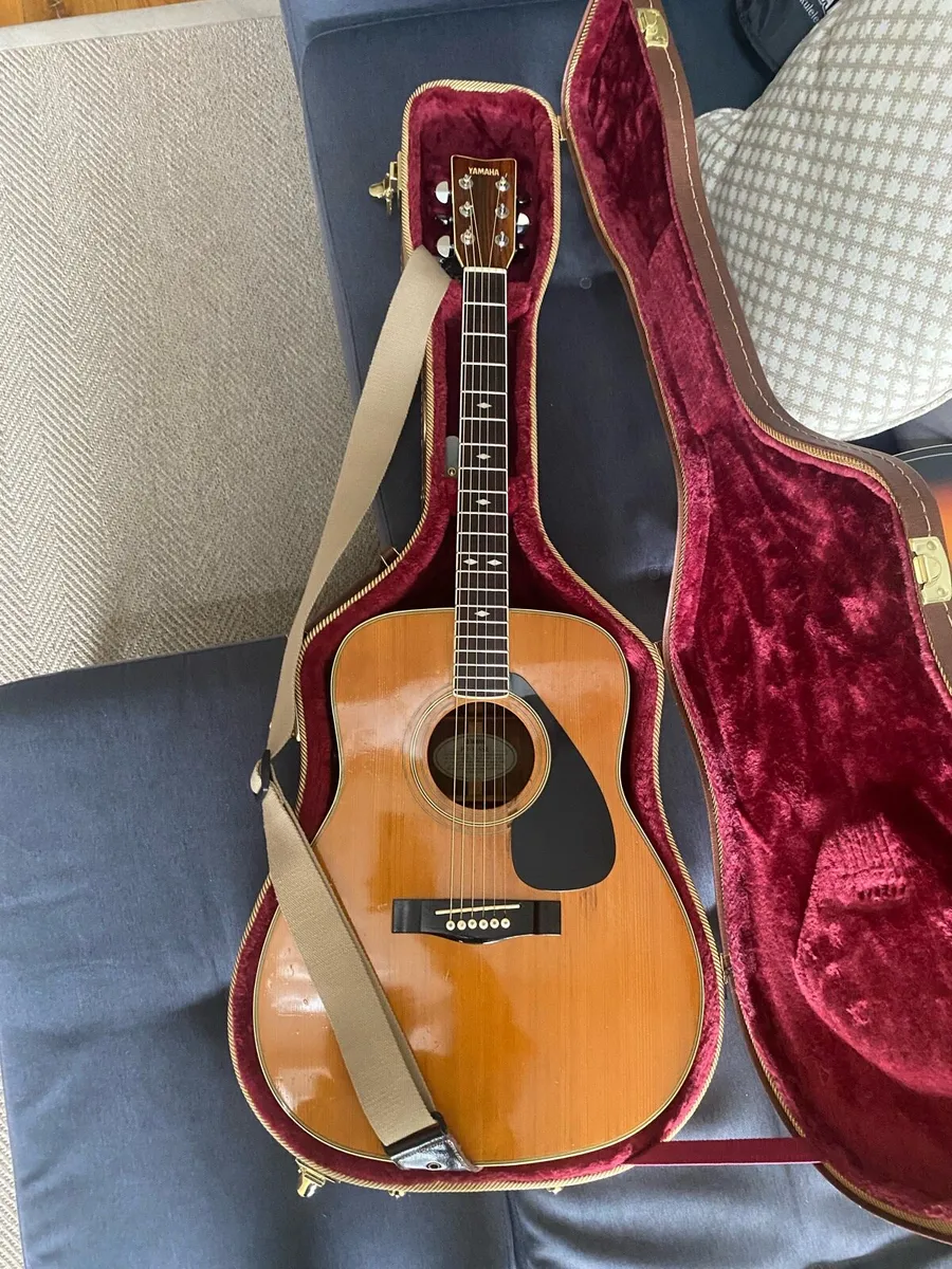 Vintage Yamaha acoustic guitar - Image 1