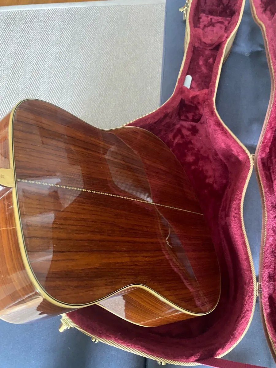 Vintage Yamaha acoustic guitar - Image 3