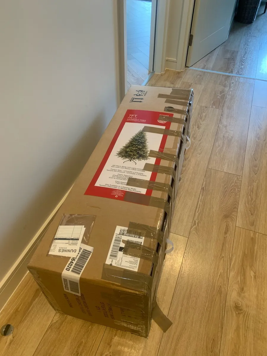 Christmas Tree 7FT Pre-Lit Warm White (Like New) - Image 2