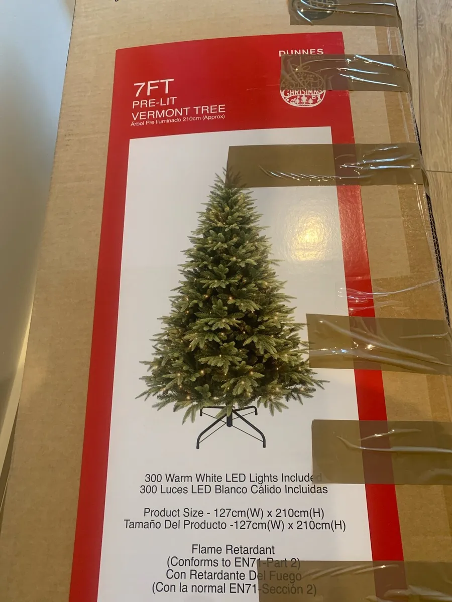 Christmas Tree 7FT Pre-Lit Warm White (Like New) - Image 1