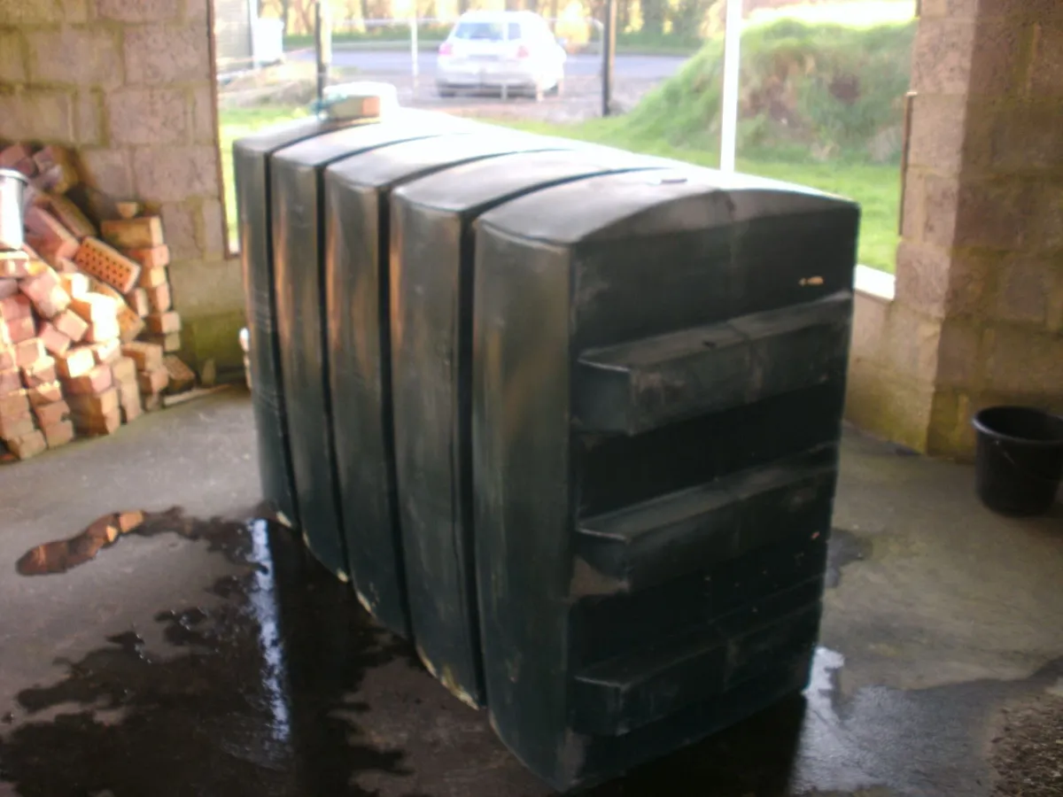 Oil tank , and black IBC tank - Image 1