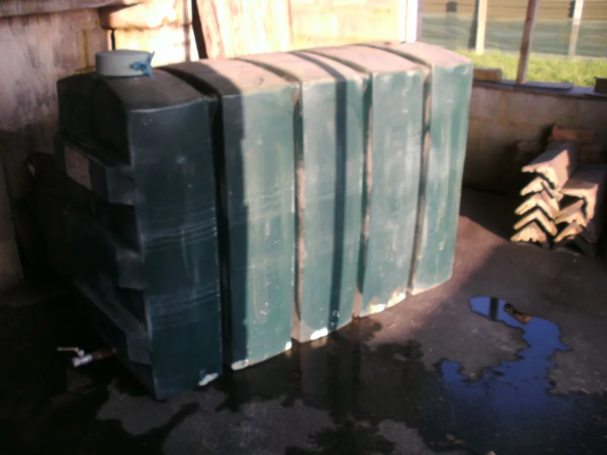 Oil tank , and black IBC tank - Image 3