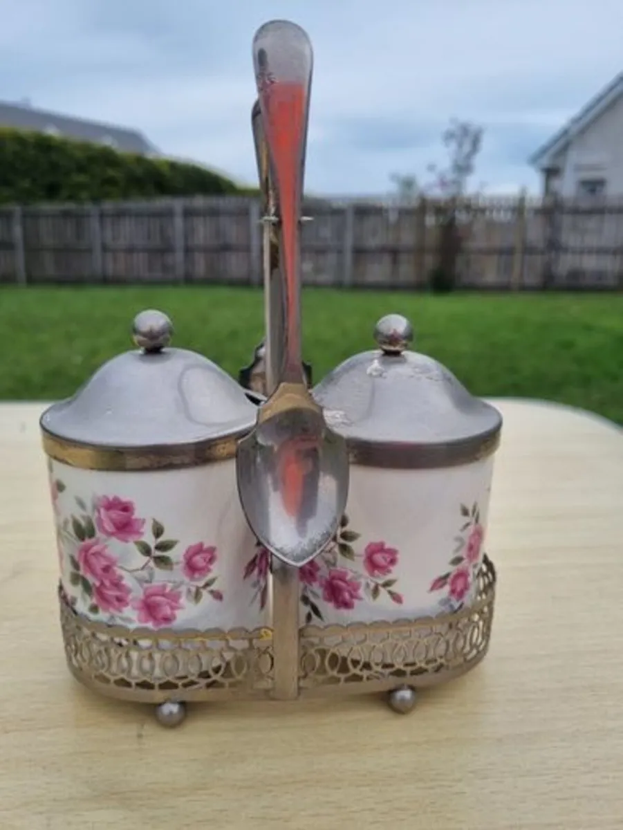 Set of two vintage porcelain sugar bowls - Image 1