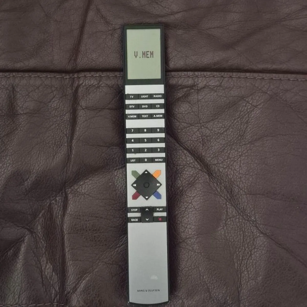 Bang & Olufsen Beoplay V1-40 TV and Wall bracket - Image 3