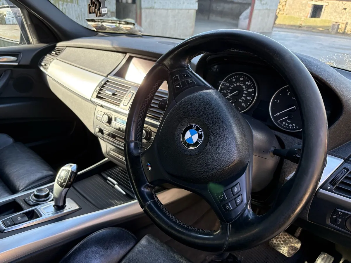 BMW X5 crew cab - Image 4