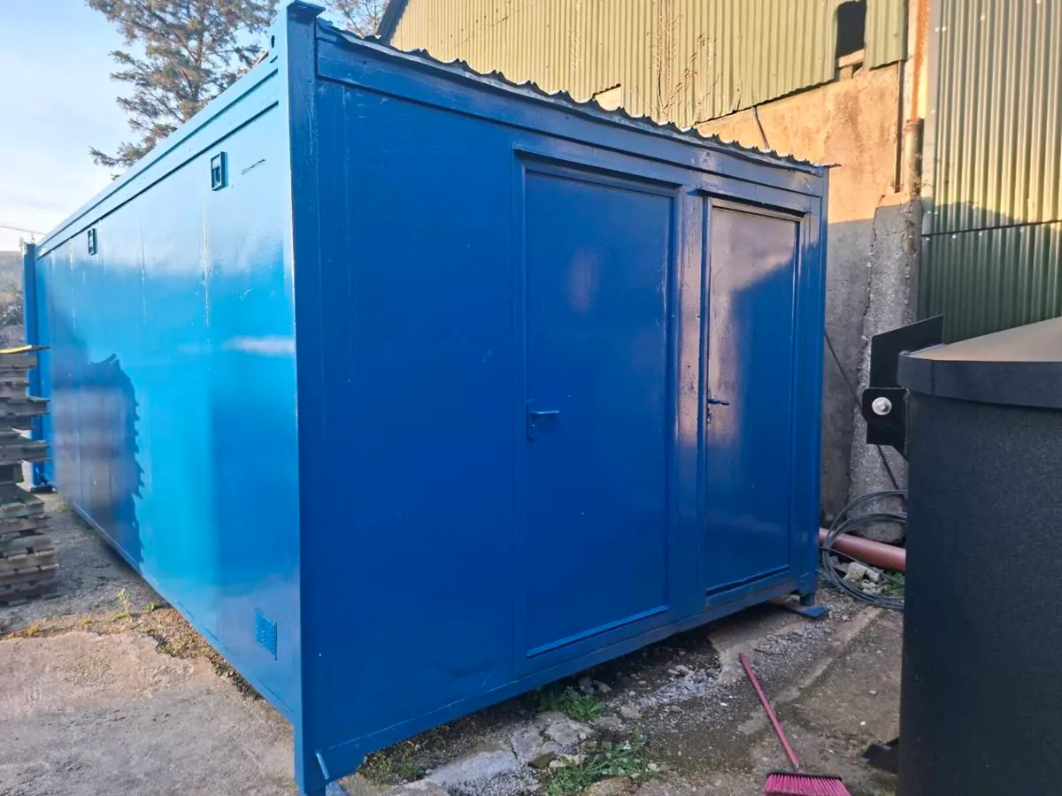 Toilet Block - Image 2