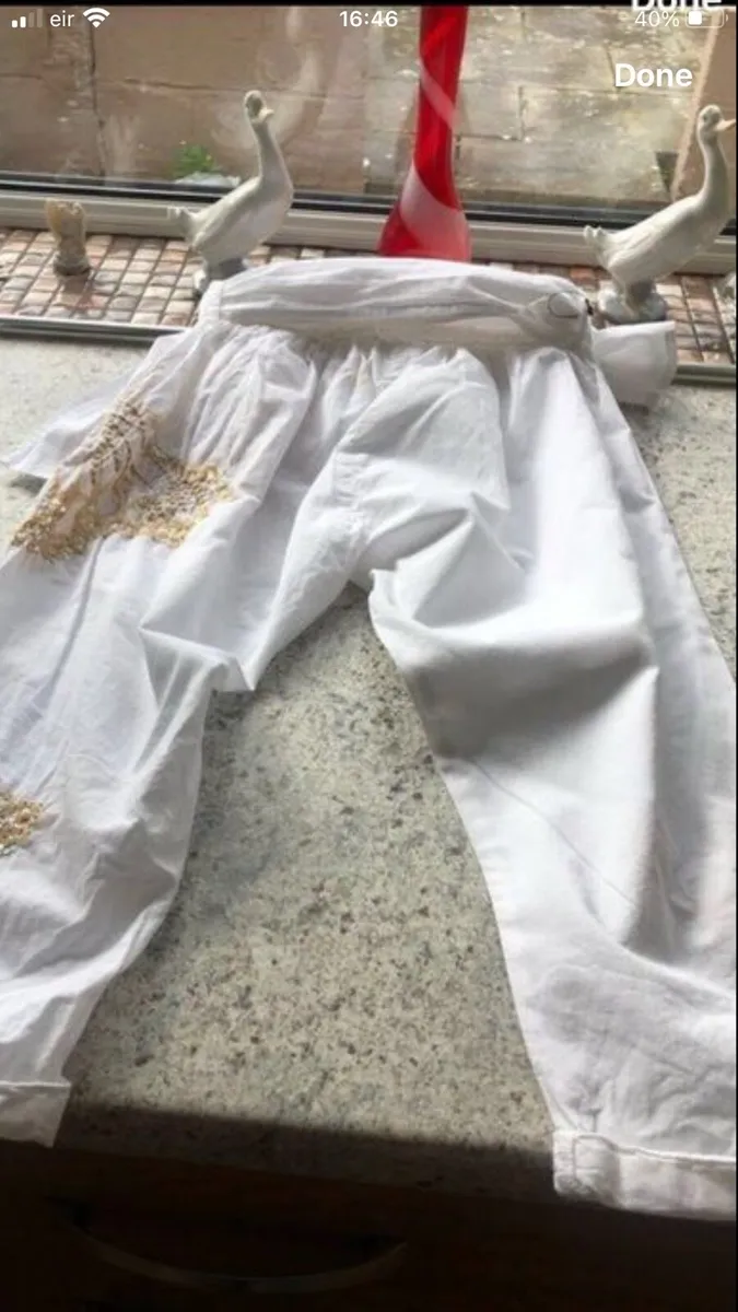 Girls BNWT trousers age 7 €8 - Image 2