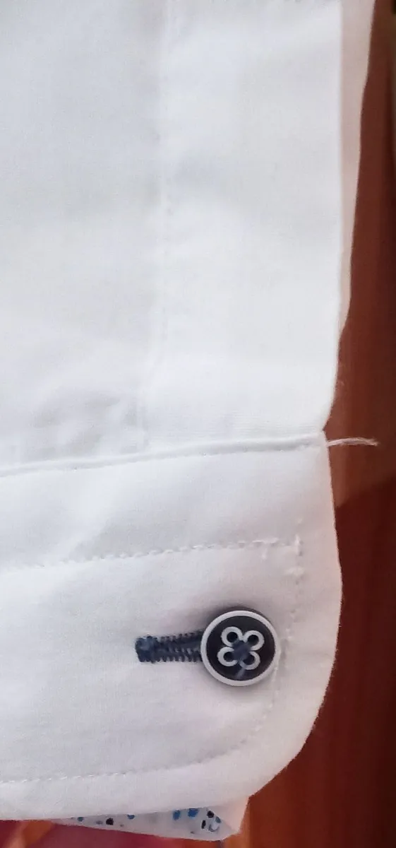 Boys Benetti 3 pce suit - Image 2