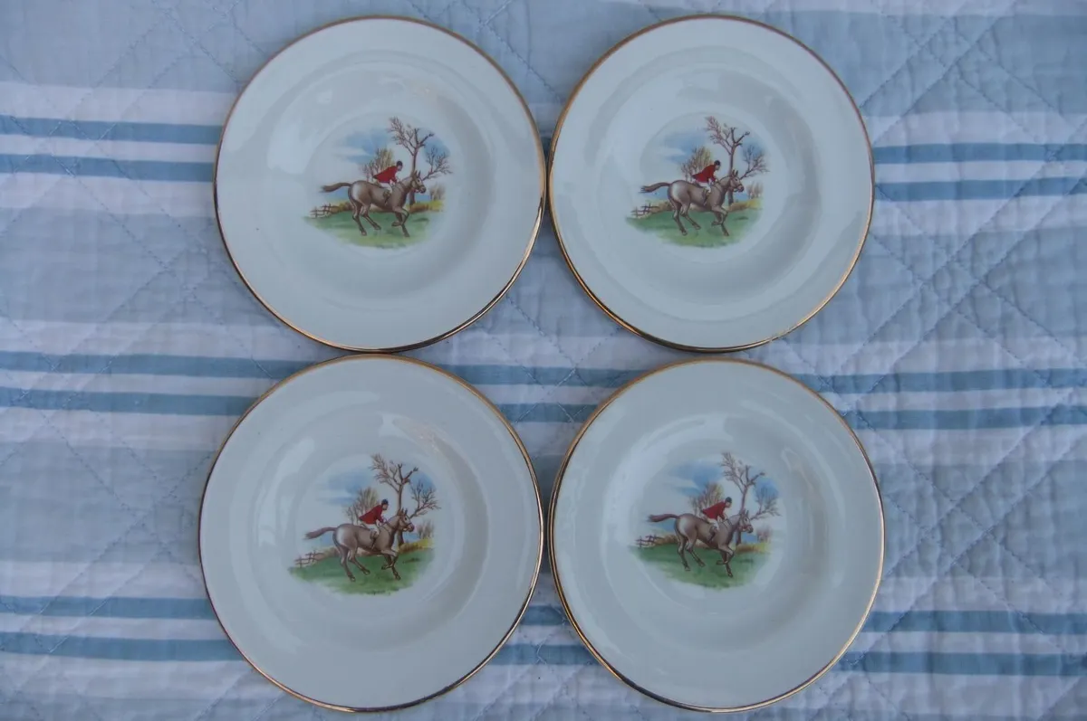 Arklow Pottery Tally Ho, 4 Equine Wall Plates - Image 1