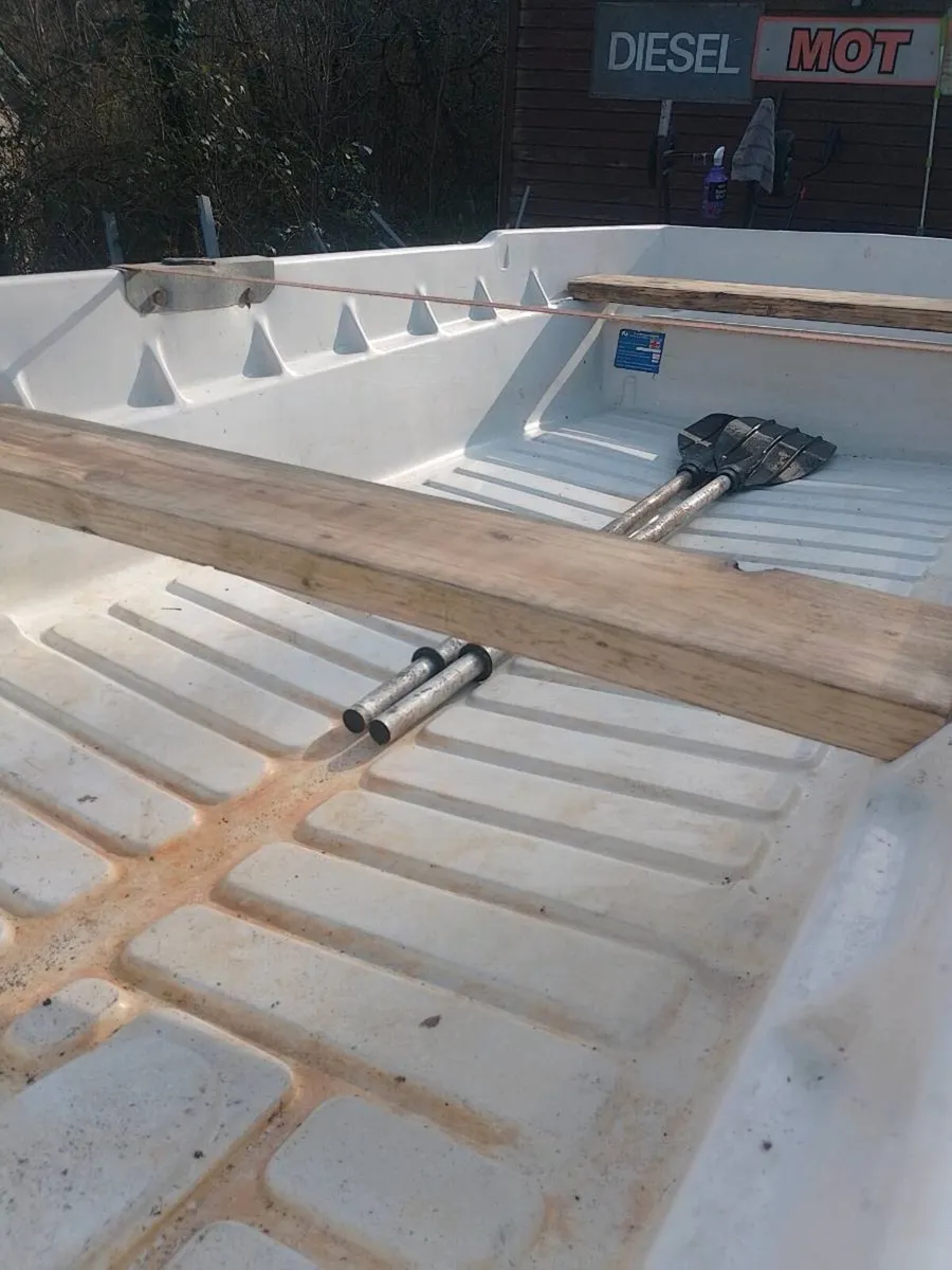 Sniper dory 10 ft boat with trailer - Image 3