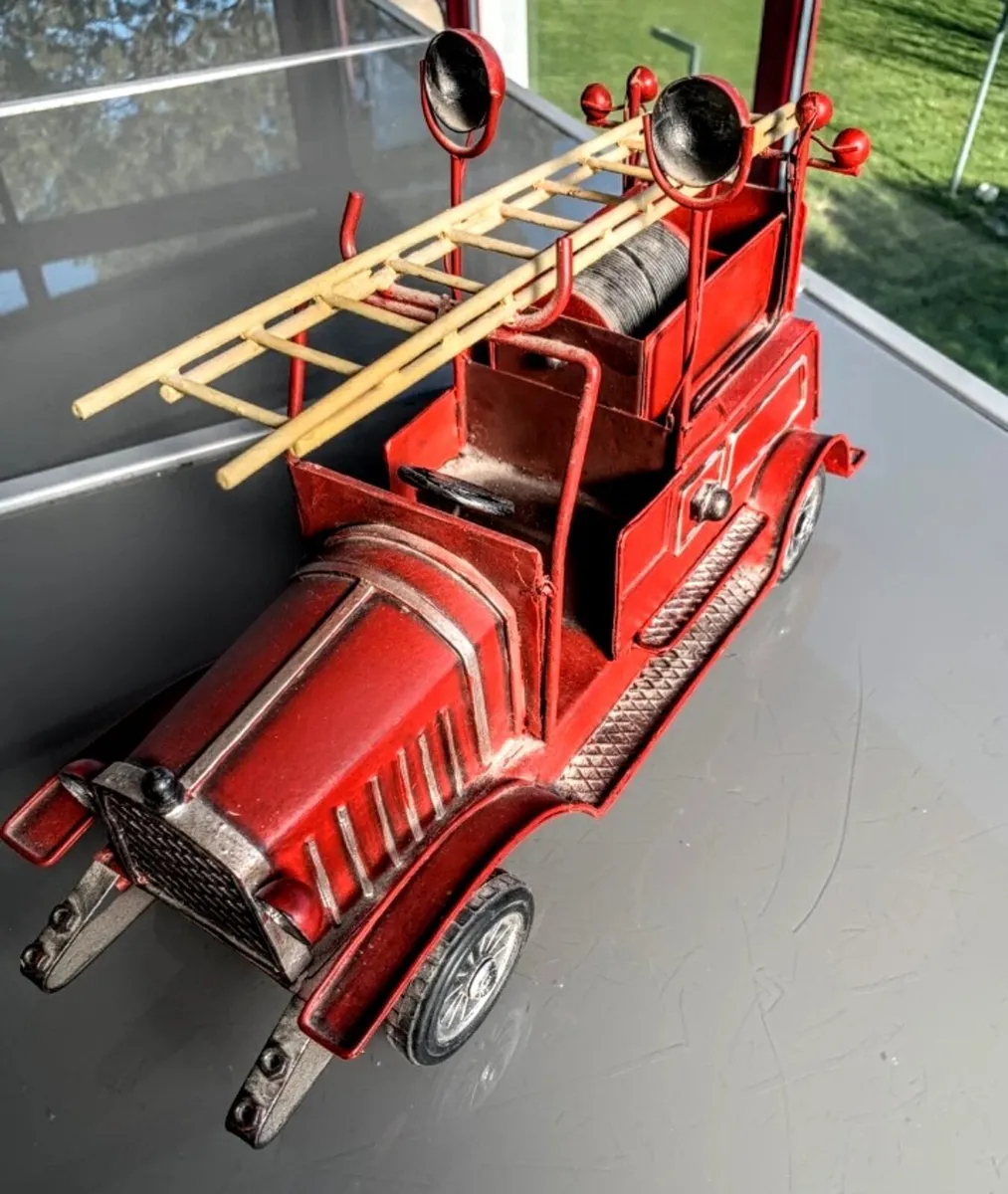 Large fire brigade truck model - Image 1