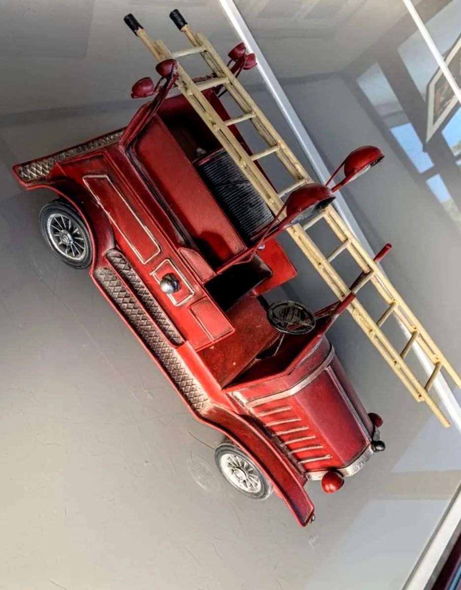 Large fire brigade truck model - Image 2