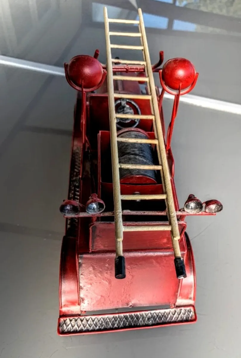 Large fire brigade truck model - Image 4