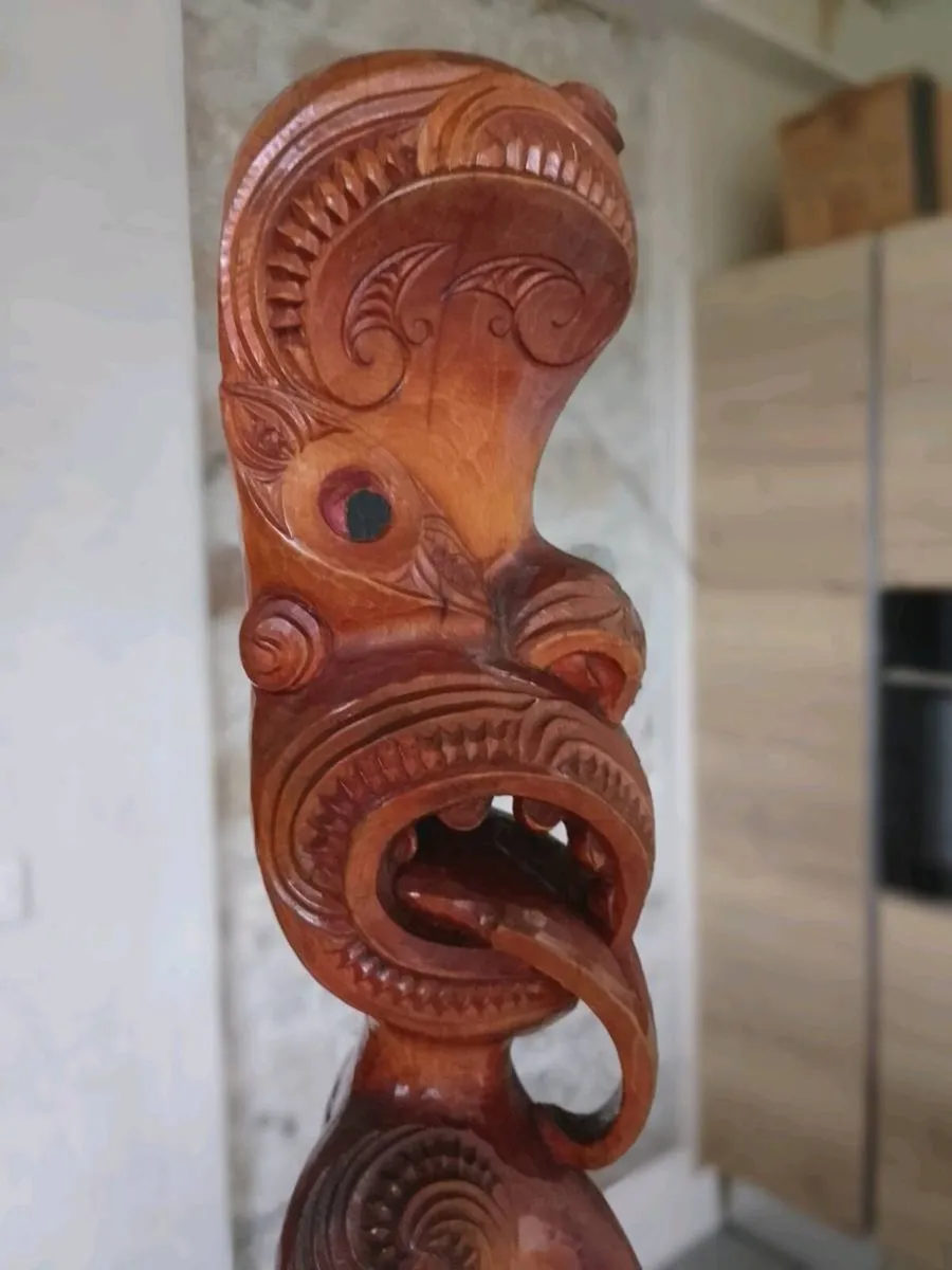 Mauri Teko Teko kauri wood sculpture - Image 2