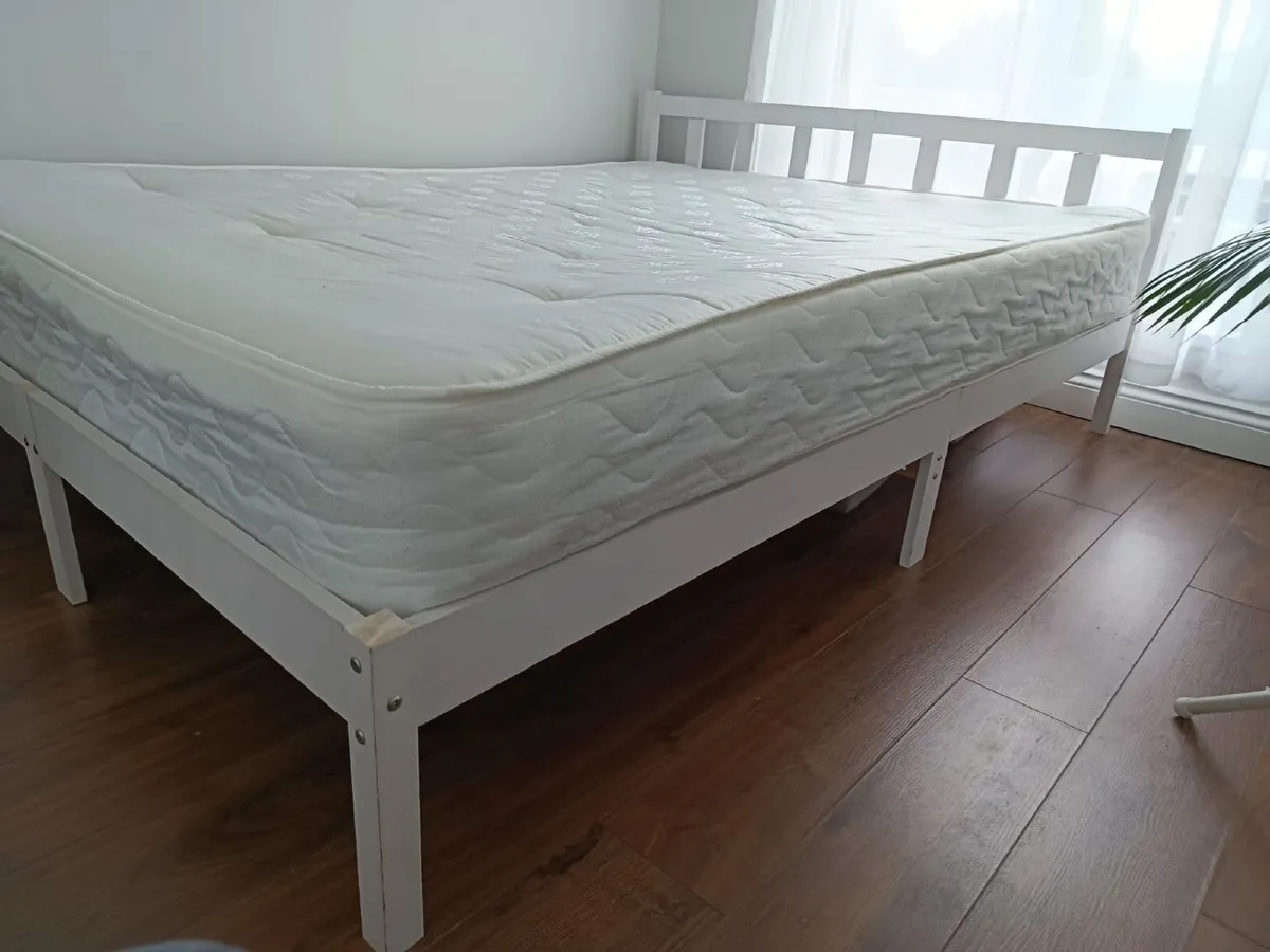 King size bed - Image 2