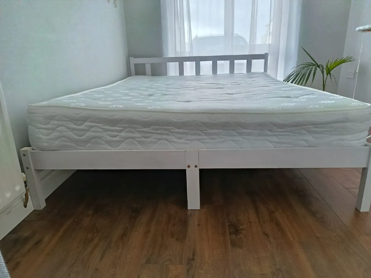 King size bed - Image 4