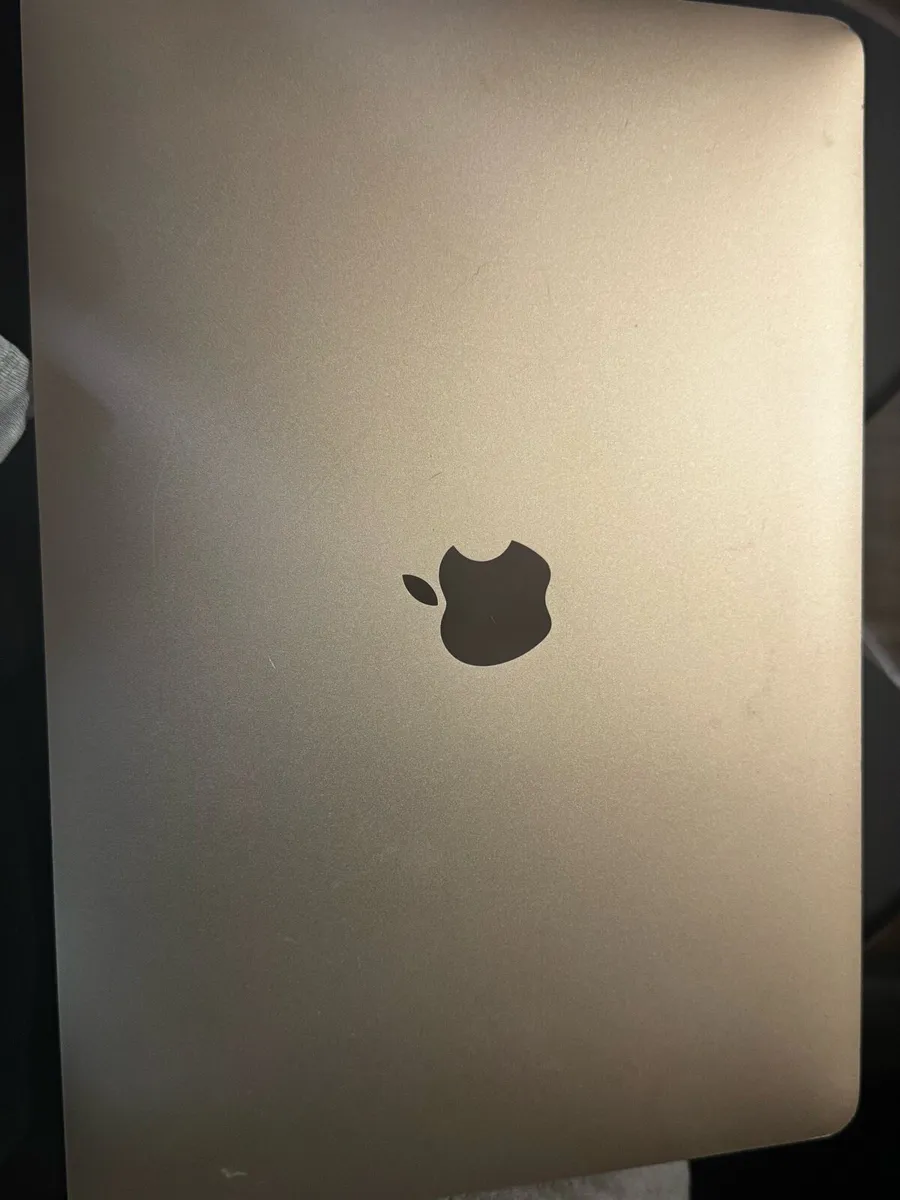 MacBook Air2020(A2179)working perfectly- cracked - Image 2