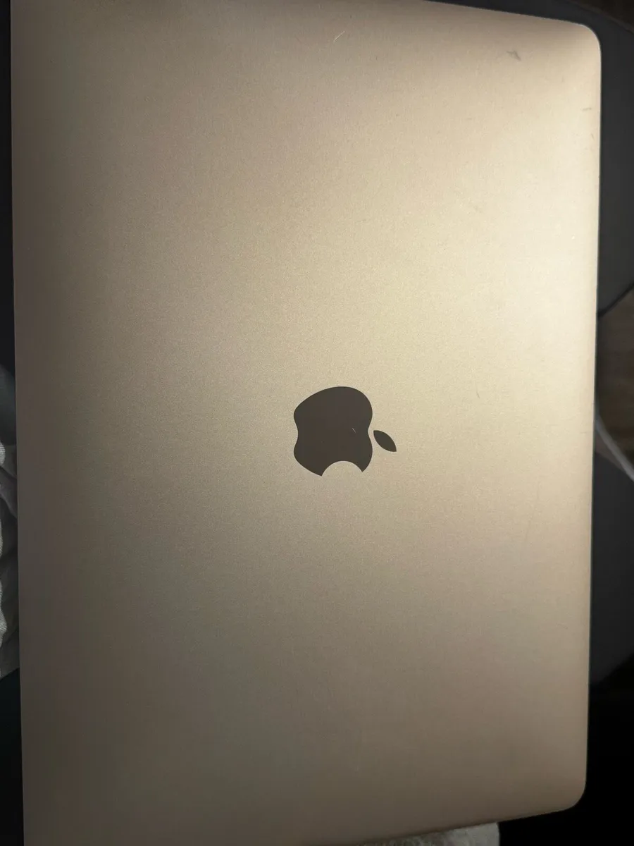 MacBook Air2020(A2179)working perfectly- cracked - Image 3