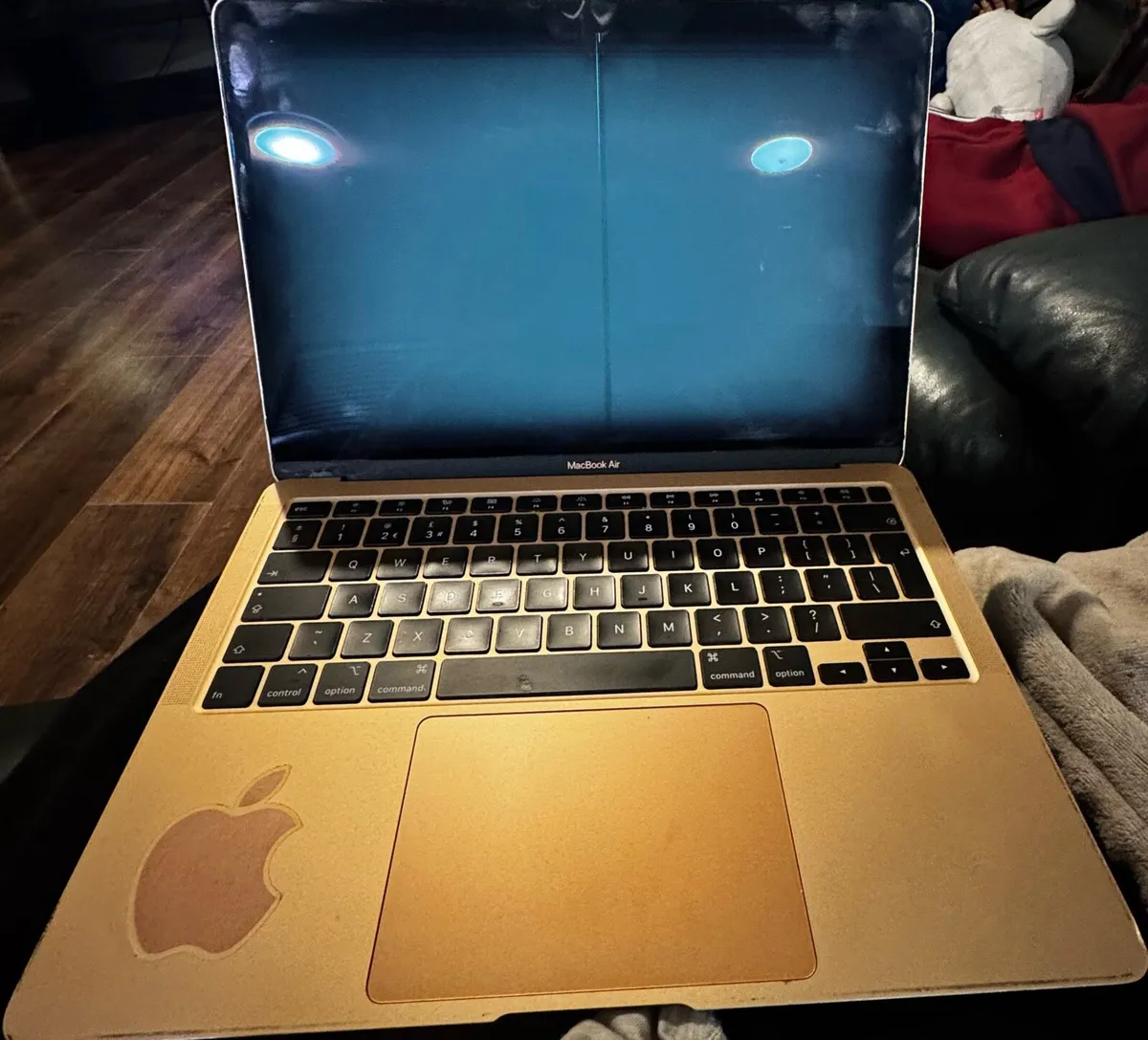 MacBook Air2020(A2179)working perfectly- cracked - Image 4