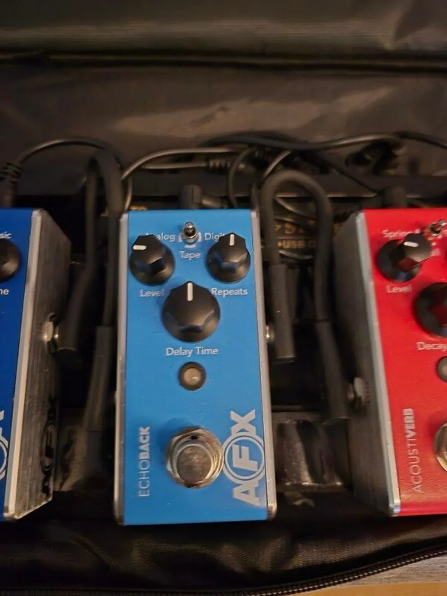 Selection of guitar pedels - Image 4