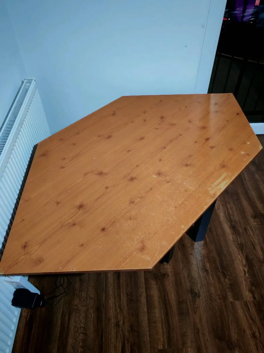 Free corner desk - Image 2