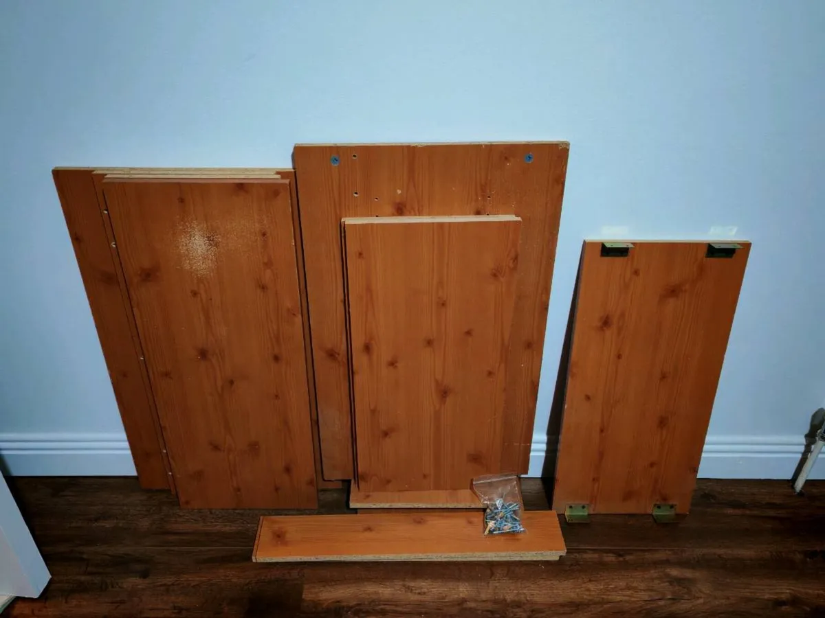 Free corner desk - Image 3