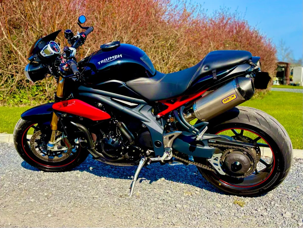 Rare Triumph Speed Triple 1050 “R” (Mint) - Image 3