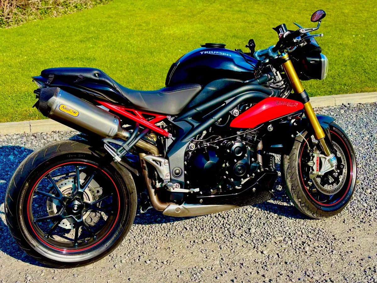 Rare Triumph Speed Triple 1050 “R” (Mint) - Image 4