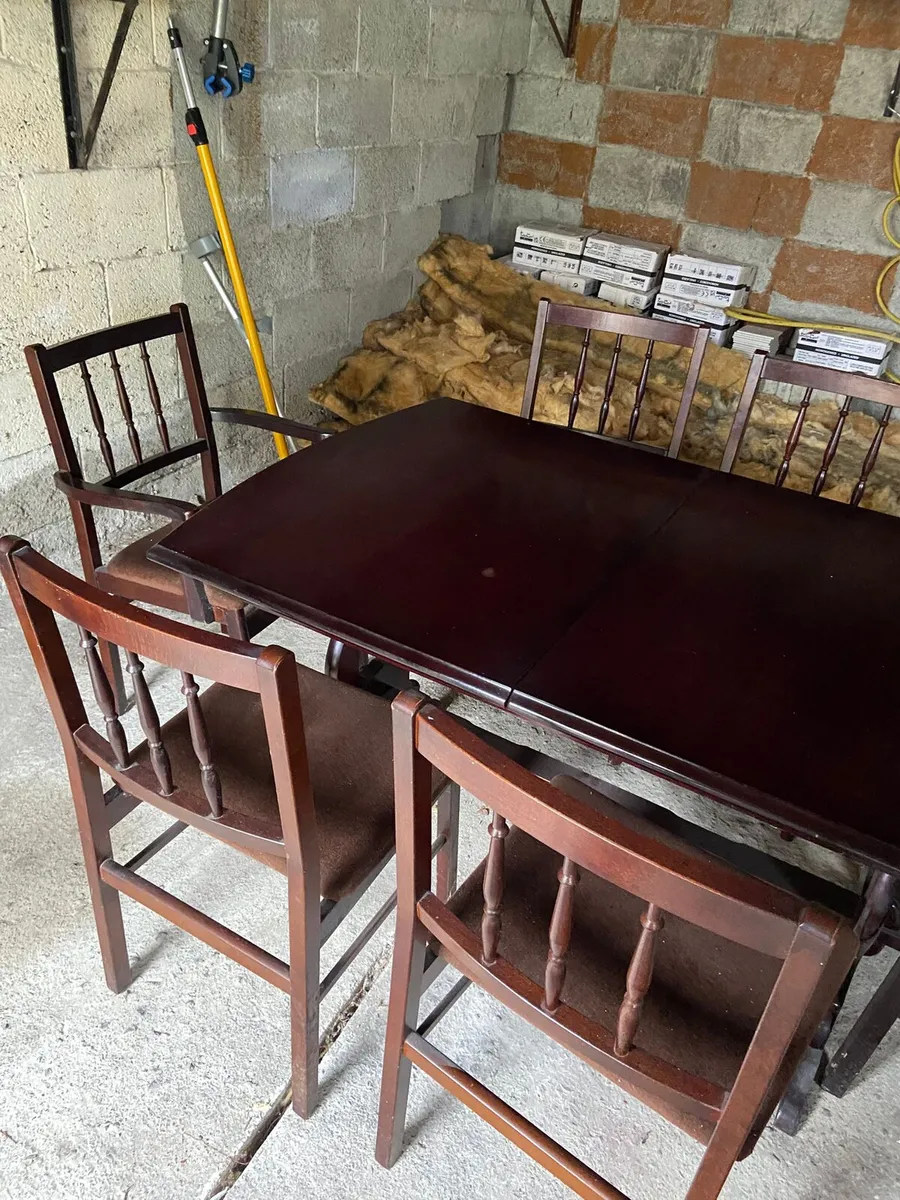 Extendable table & 6 chairs - Image 3